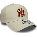 shapka-izvita-bezhov-snapbek-e-frame-league-essential-na-new-york-yankees-mlb-ot-new-era