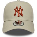 shapka-izvita-bezhov-snapbek-e-frame-league-essential-na-new-york-yankees-mlb-ot-new-era