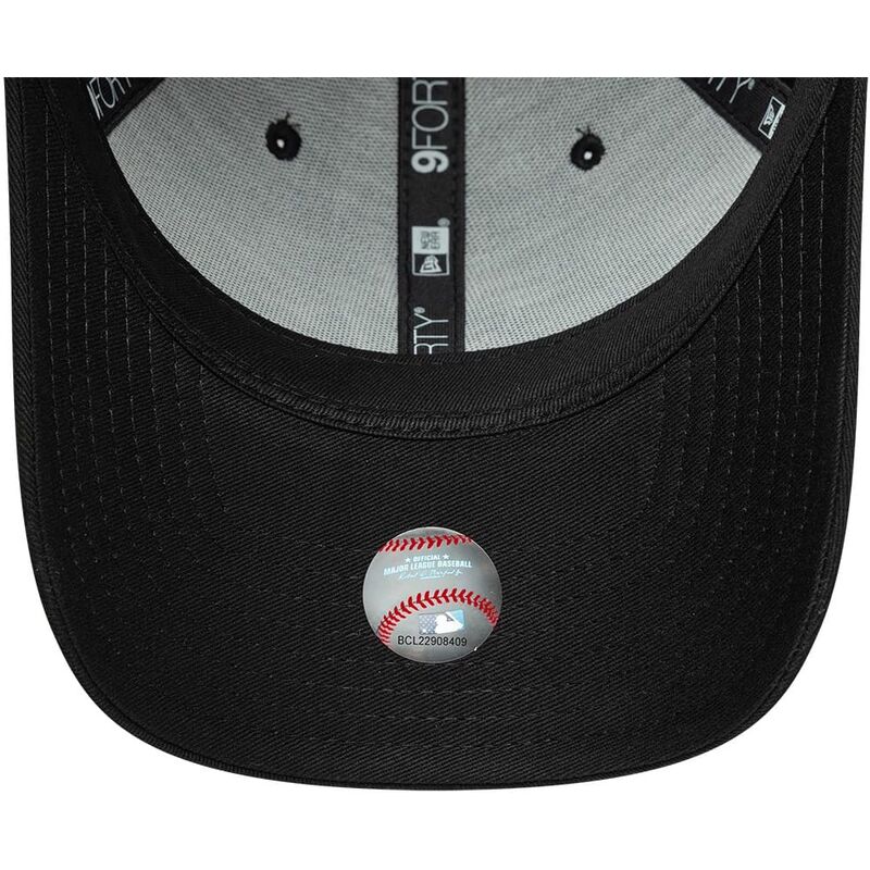 shapka-izvita-cherna-snapbek-9forty-m-crown-na-new-york-yankees-mlb-ot-new-era