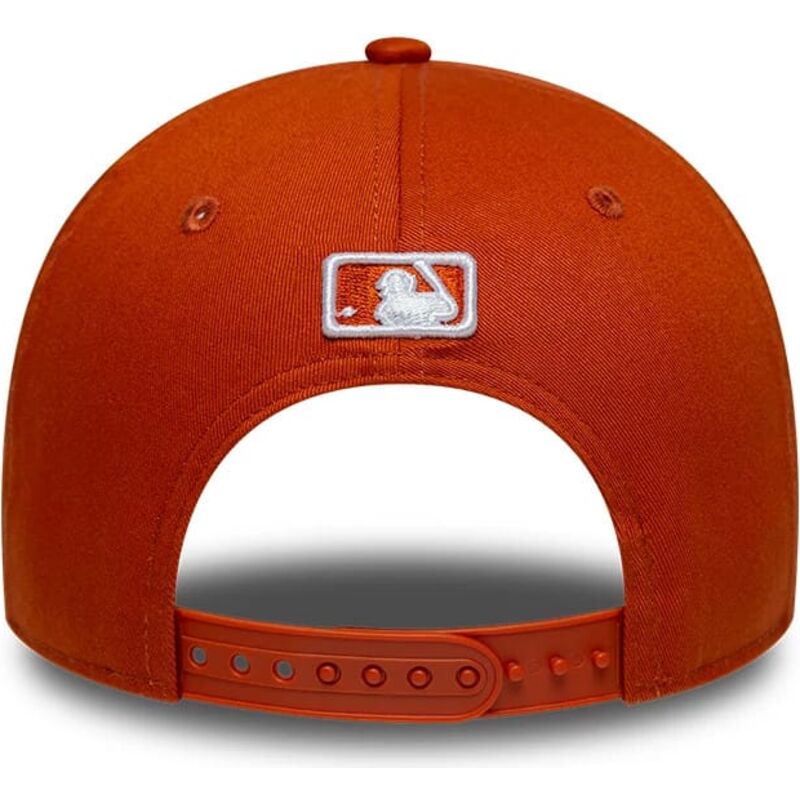 shapka-izvita-oranzhev-snapbek-9forty-m-crown-na-new-york-yankees-mlb-ot-new-era shapka-izvita-oranzhev-snapbek-9forty-m-crown-na-new-york-yankees-mlb-ot-new-era