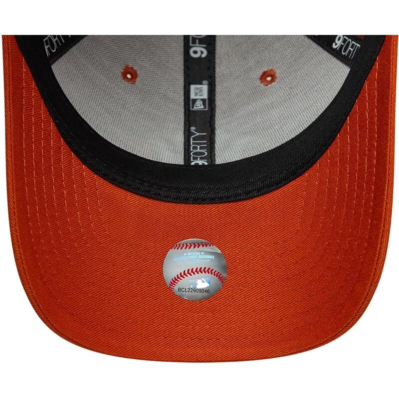 shapka-izvita-oranzhev-snapbek-9forty-m-crown-na-new-york-yankees-mlb-ot-new-era shapka-izvita-oranzhev-snapbek-9forty-m-crown-na-new-york-yankees-mlb-ot-new-era