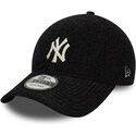 shapka-izvita-cherna-snapbek-9forty-winter-borg-na-new-york-yankees-mlb-ot-new-era