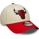 shapka-izvita-bezhov-reguliruem-9forty-colour-block-na-chicago-bulls-nba-ot-new-era