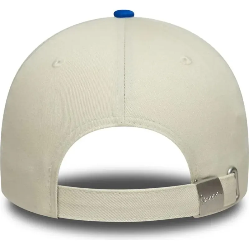 shapka-izvita-bezhov-reguliruem-9forty-contrast-visor-vespa-piaggio-ot-new-era