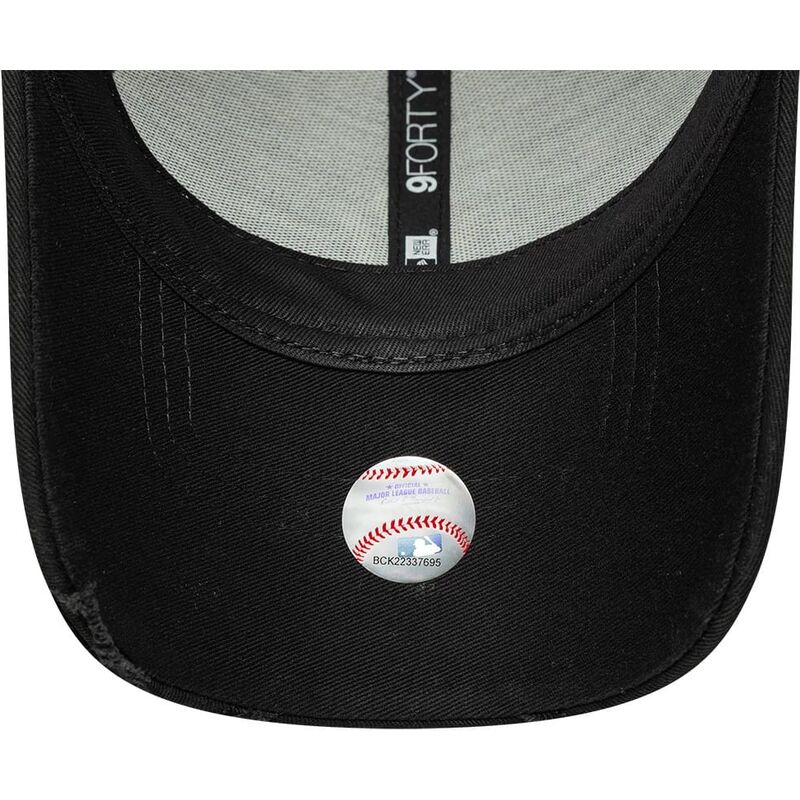 shapka-izvita-cherna-reguliruem-9forty-stitched-na-new-york-yankees-mlb-ot-new-era