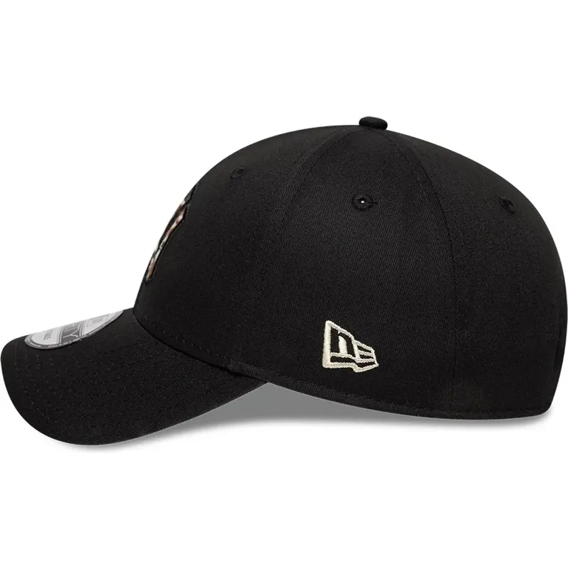 shapka-izvita-cherna-reguliruem-9forty-faux-pony-infill-na-new-york-yankees-mlb-ot-new-era shapka-izvita-cherna-reguliruem-9forty-faux-pony-infill-na-new-york-yankees-mlb-ot-new-era
