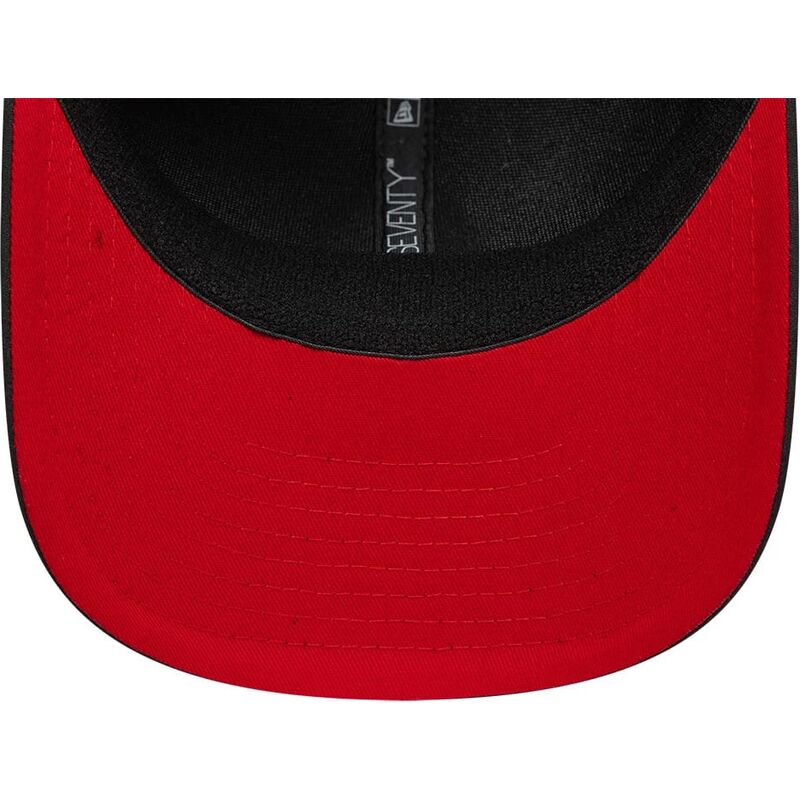 shapka-izvita-cherna-snapbek-9seventy-stretch-snap-fw-poly-na-ac-milan-serie-a-ot-new-era