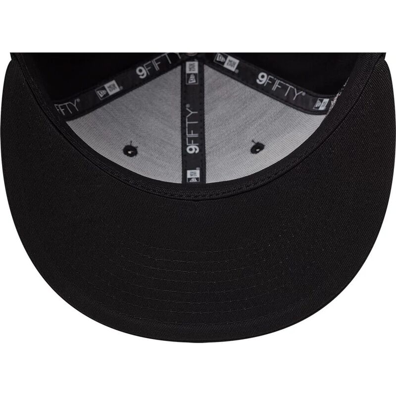 shapka-ploska-cherna-snapbek-9fifty-outdoor-icon-na-new-york-yankees-mlb-ot-new-era