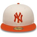 shapka-ploska-bezhov-prilepnala-59fifty-league-essential-na-new-york-yankees-mlb-ot-new-era