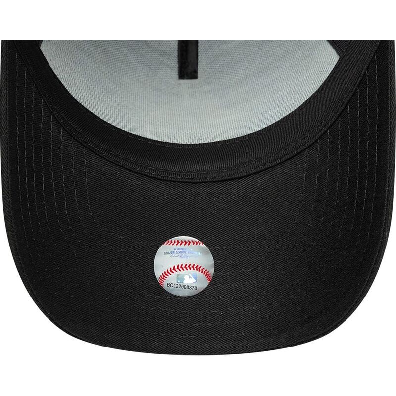 shapka-izvita-cherna-snapbek-dorado-e-frame-metallic-outline-na-new-york-yankees-mlb-ot-new-era