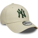 shapka-izvita-bezhov-reguliruem-9forty-league-essential-na-new-york-yankees-mlb-ot-new-era