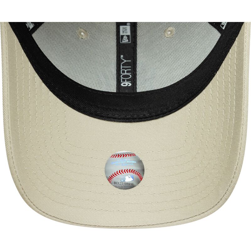 shapka-izvita-bezhov-reguliruem-9forty-league-essential-na-new-york-yankees-mlb-ot-new-era