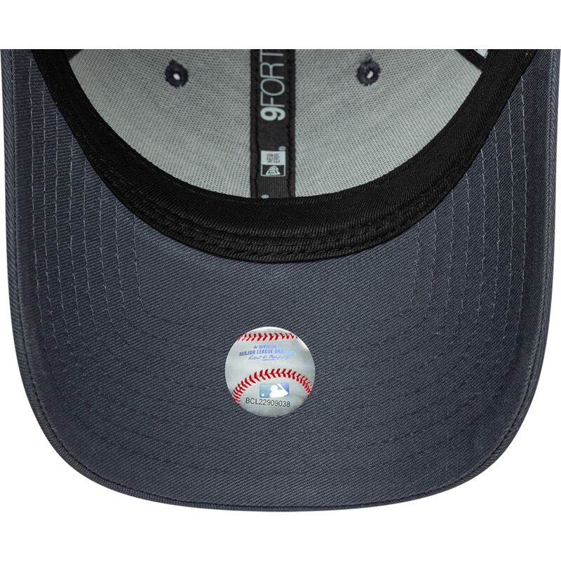 shapka-izvita-siv-reguliruem-9forty-league-essential-na-new-york-yankees-mlb-ot-new-era