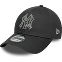 shapka-izvita-siv-reguliruem-9forty-metallic-outline-na-new-york-yankees-mlb-ot-new-era