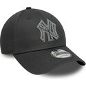 shapka-izvita-siv-reguliruem-9forty-metallic-outline-na-new-york-yankees-mlb-ot-new-era