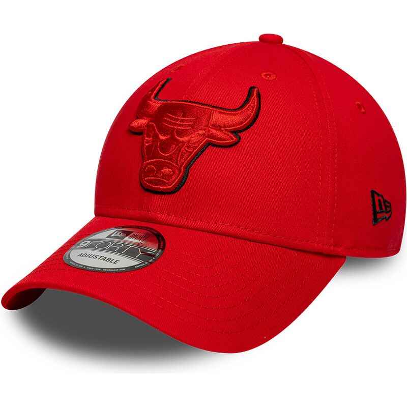 shapka-izvita-chervena-reguliruem-9forty-outline-na-chicago-bulls-nba-ot-new-era