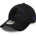 shapka-izvita-cherna-reguliruem-9forty-outline-na-los-angeles-lakers-nba-ot-new-era