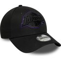 shapka-izvita-cherna-reguliruem-9forty-outline-na-los-angeles-lakers-nba-ot-new-era