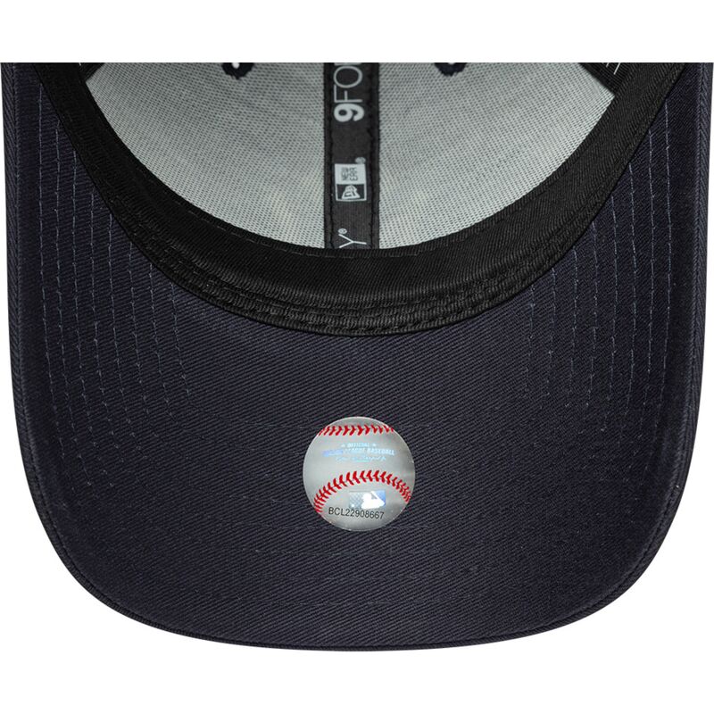 shapka-izvita-tmnosin-reguliruem-9forty-outdoor-icon-na-new-york-yankees-mlb-ot-new-era