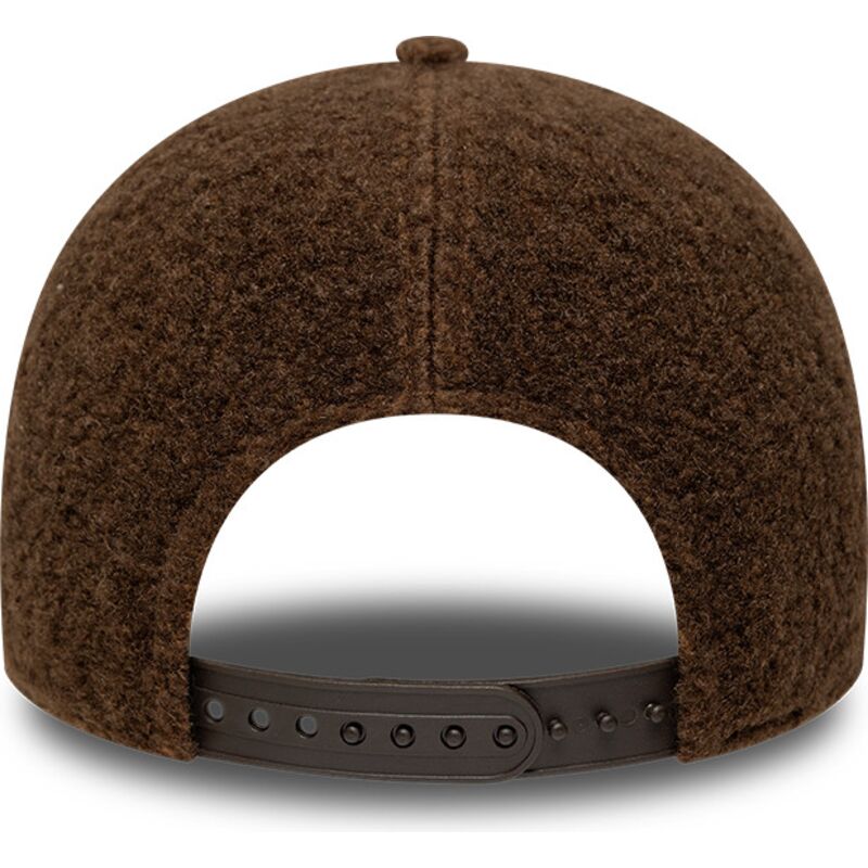 shapka-izvita-kafyav-snapbek-9forty-winter-borg-na-new-york-yankees-mlb-ot-new-era
