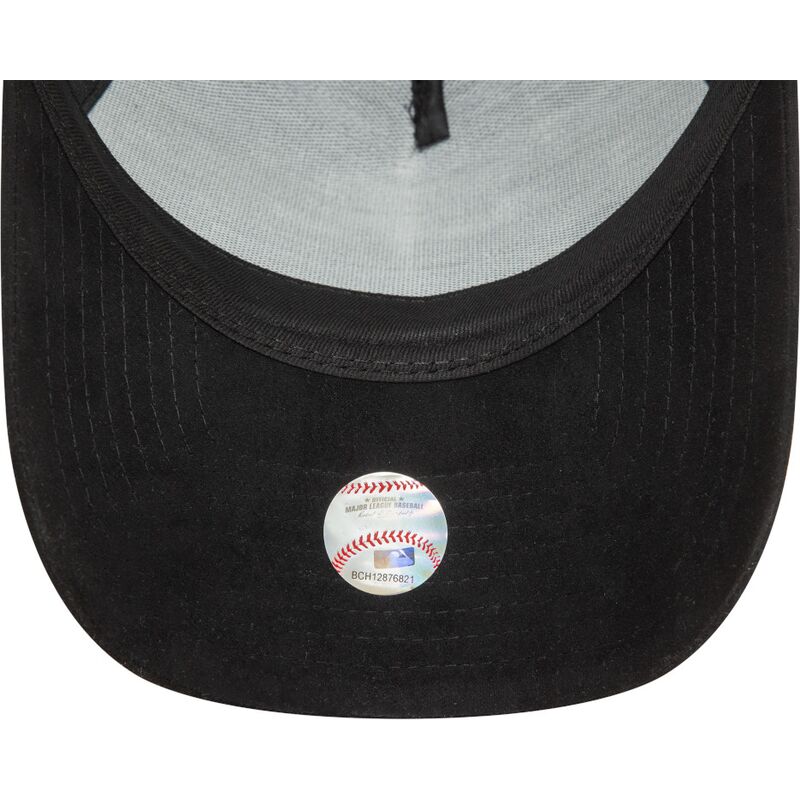 shapka-izvita-cherna-snapbek-e-frame-faux-suede-na-new-york-yankees-mlb-ot-new-era