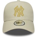 shapka-izvita-bezhov-snapbek-dorado-e-frame-metallic-outline-na-new-york-yankees-mlb-ot-new-era