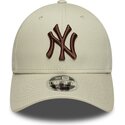 shapka-izvita-bezhov-snapbek-9forty-m-crown-na-new-york-yankees-mlb-ot-new-era