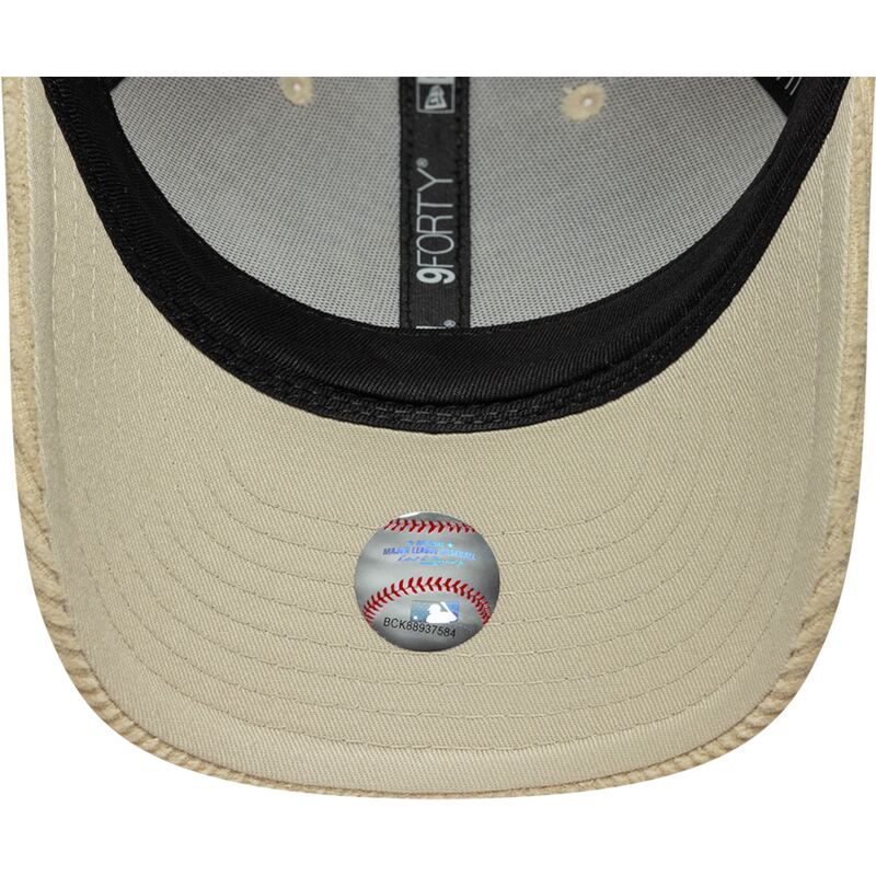 shapka-izvita-bezhov-reguliruem-9forty-m-crown-cord-na-new-york-yankees-mlb-ot-new-era