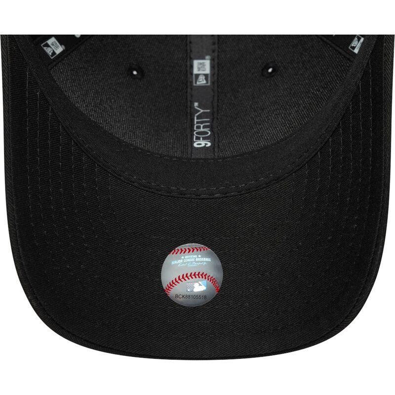 shapka-izvita-cherna-snapbek-9forty-m-crown-na-new-york-yankees-mlb-ot-new-era