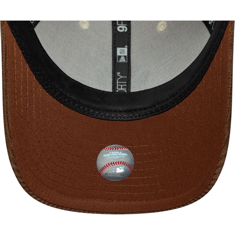 shapka-izvita-kafyav-reguliruem-9forty-m-crown-cord-na-new-york-yankees-mlb-ot-new-era