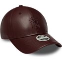 shapka-izvita-kafyav-snapbek-9forty-m-crown-pu-diamante-na-new-york-yankees-mlb-ot-new-era