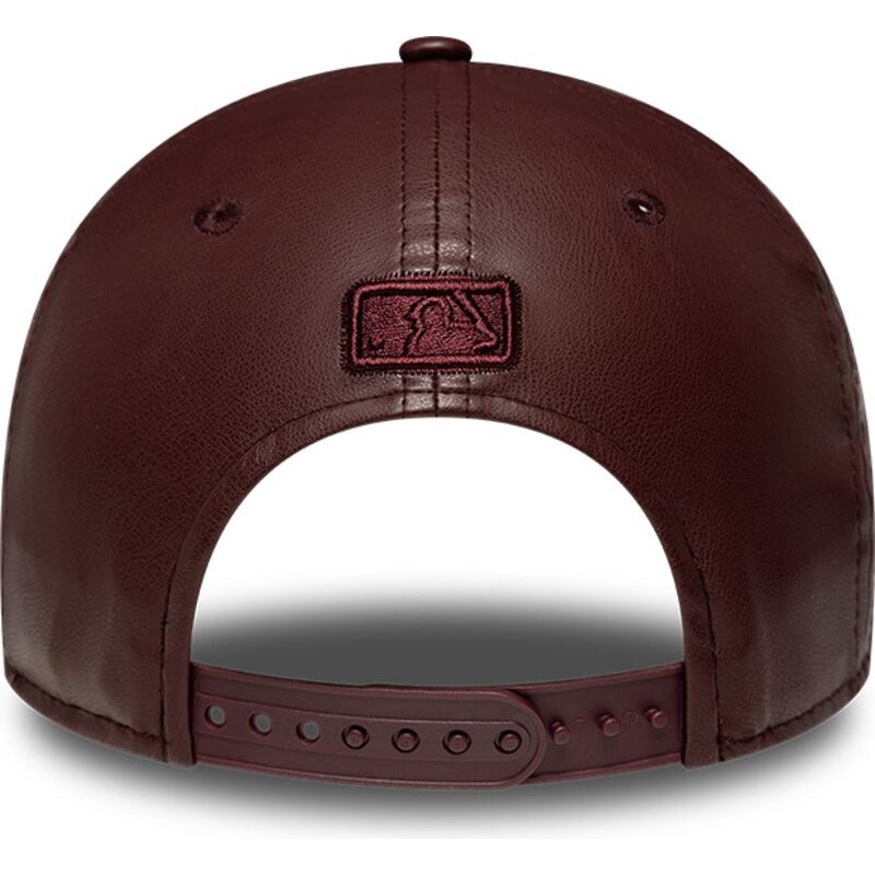 shapka-izvita-kafyav-snapbek-9forty-m-crown-pu-diamante-na-new-york-yankees-mlb-ot-new-era