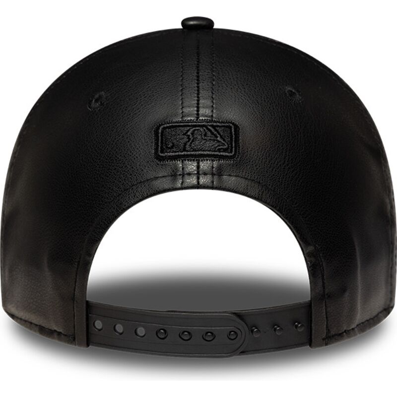 shapka-izvita-cherna-snapbek-9forty-m-crown-pu-diamante-na-new-york-yankees-mlb-ot-new-era