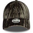 shapka-izvita-zelena-reguliruem-9twenty-velour-na-new-york-yankees-mlb-ot-new-era