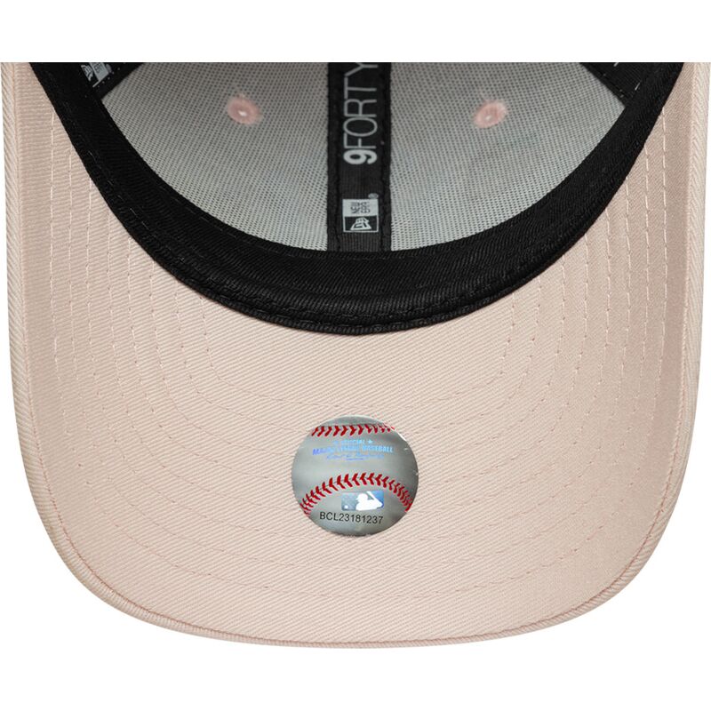 shapka-izvita-roza-reguliruem-za-deca-9forty-food-icon-cupcake-na-new-york-yankees-mlb-ot-new-era
