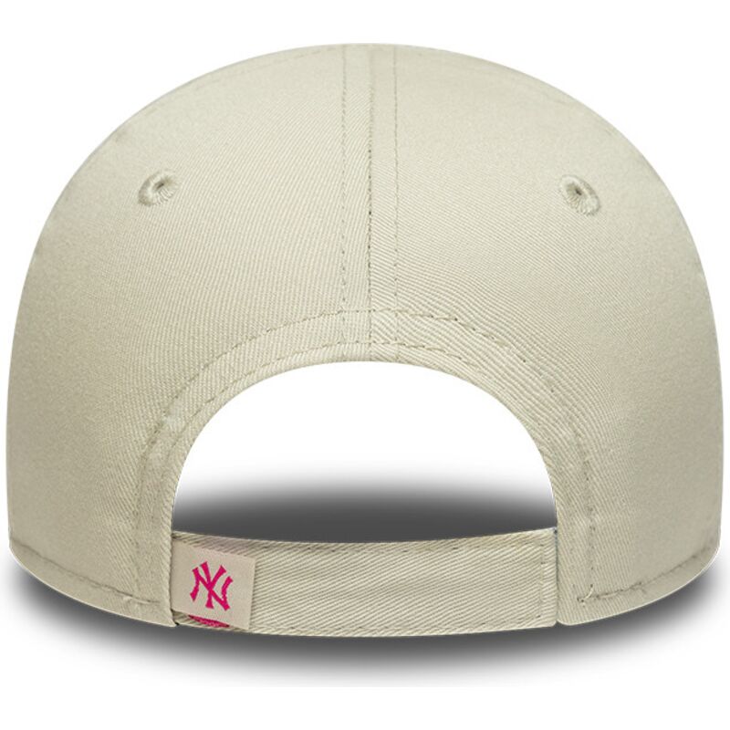 shapka-izvita-bezhov-reguliruem-za-deca-rosa-9forty-dino-icon-na-new-york-yankees-mlb-ot-new-era