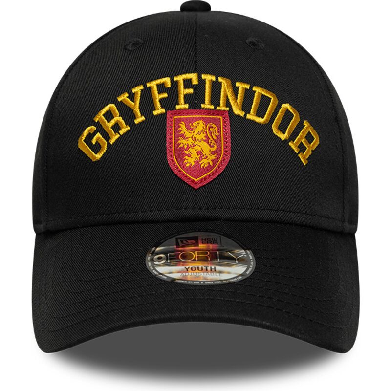shapka-izvita-cherna-snapbek-za-deca-9forty-wordmark-na-gryffindor-harry-potter-ot-new-era