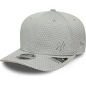 shapka-izvita-siv-snapbek-9seventy-stretch-snap-mesh-flawless-na-new-york-yankees-mlb-ot-new-era