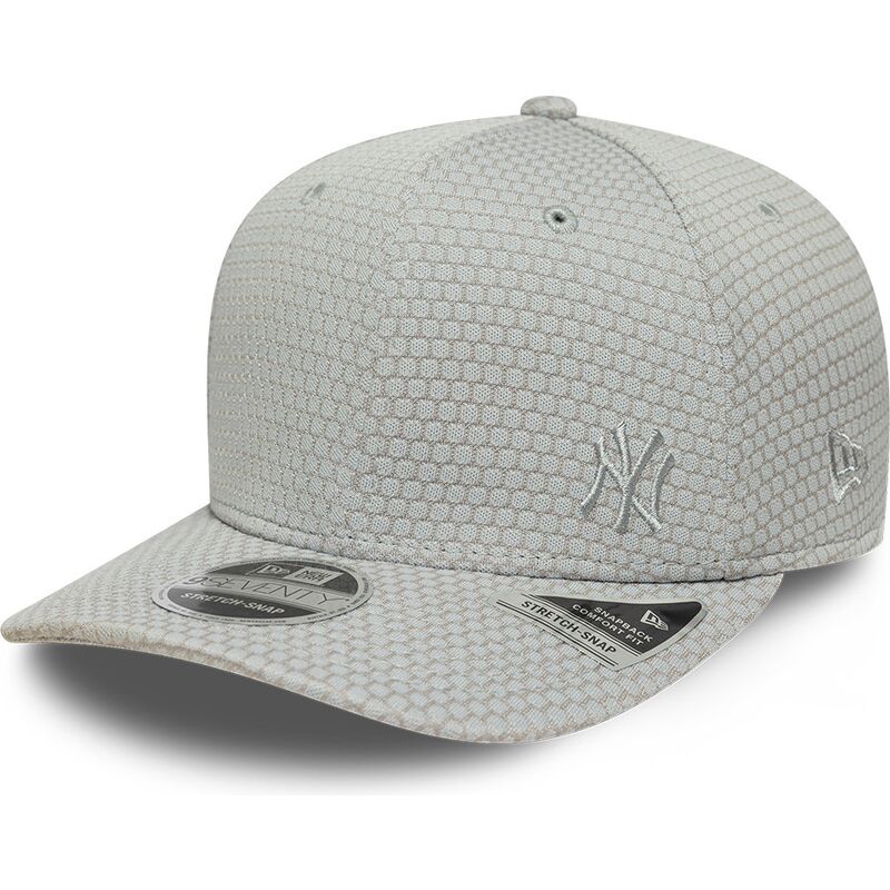 shapka-izvita-siv-snapbek-9seventy-stretch-snap-mesh-flawless-na-new-york-yankees-mlb-ot-new-era