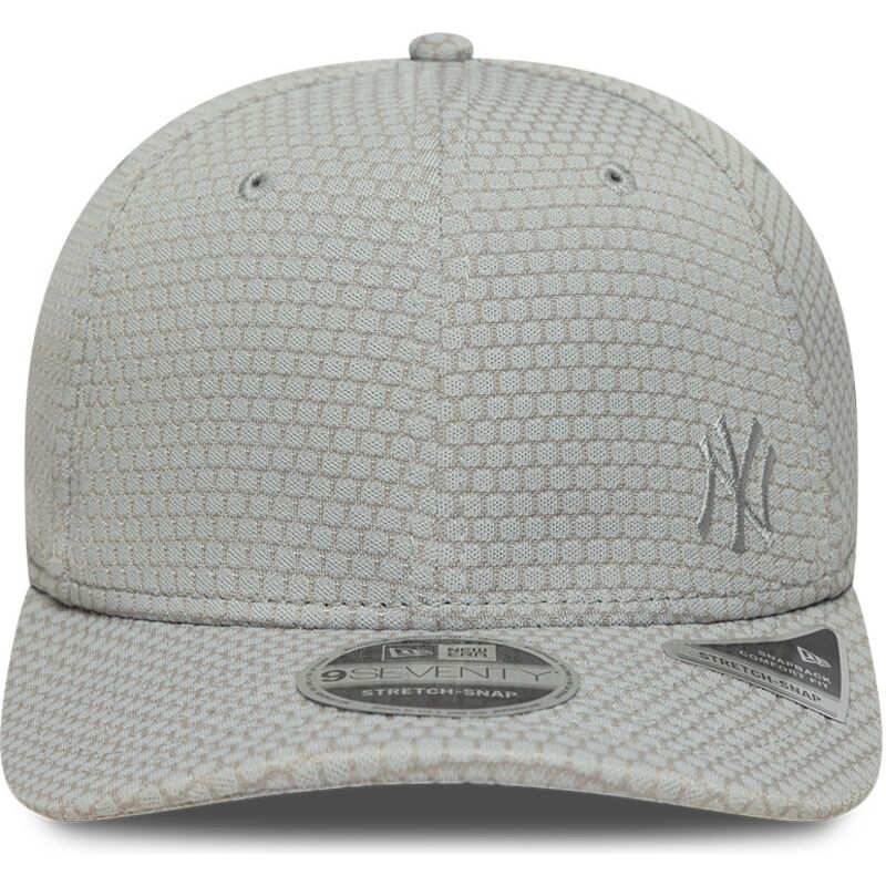 shapka-izvita-siv-snapbek-9seventy-stretch-snap-mesh-flawless-na-new-york-yankees-mlb-ot-new-era