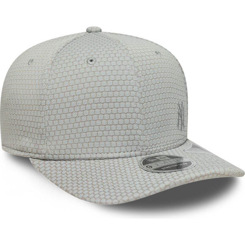 shapka-izvita-siv-snapbek-9seventy-stretch-snap-mesh-flawless-na-new-york-yankees-mlb-ot-new-era