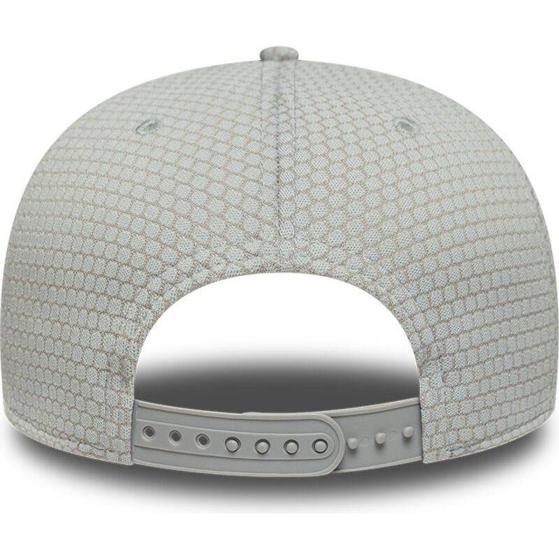 shapka-izvita-siv-snapbek-9seventy-stretch-snap-mesh-flawless-na-new-york-yankees-mlb-ot-new-era