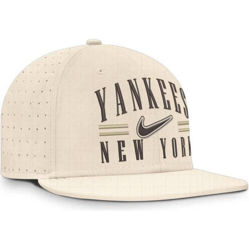 shapka-ploska-bezhov-prilepnala-dri-fit-true-structured-aero-bill-na-new-york-yankees-mlb-ot-nike shapka-ploska-bezhov-prilepnala-dri-fit-true-structured-aero-bill-na-new-york-yankees-mlb-ot-nike