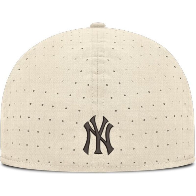 shapka-ploska-bezhov-prilepnala-dri-fit-true-structured-aero-bill-na-new-york-yankees-mlb-ot-nike shapka-ploska-bezhov-prilepnala-dri-fit-true-structured-aero-bill-na-new-york-yankees-mlb-ot-nike