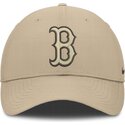 shapka-izvita-bezhov-reguliruem-club-structured-uv-poly-ripstop-na-boston-red-sox-mlb-ot-nike