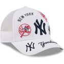 shapka-izvita-traker-byala-snapbek-9forty-m-crown-a-frame-all-over-na-new-york-yankees-mlb-ot-new-era
