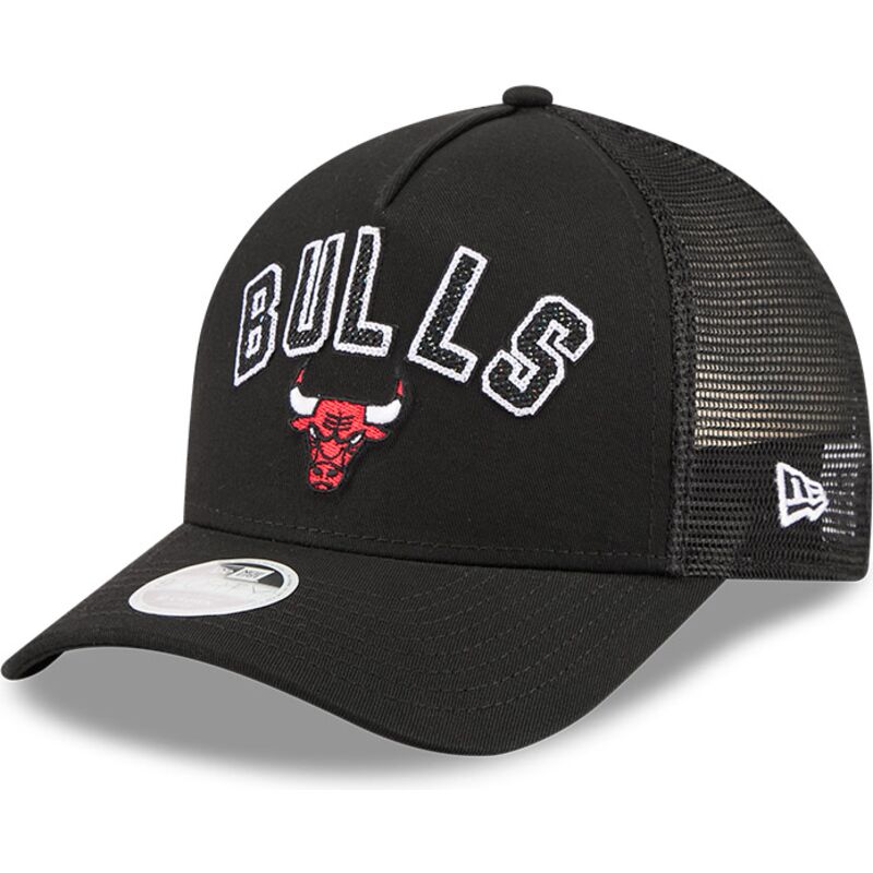 shapka-izvita-traker-cherna-snapbek-9forty-m-crown-a-frame-pomp-na-chicago-bulls-nba-ot-new-era