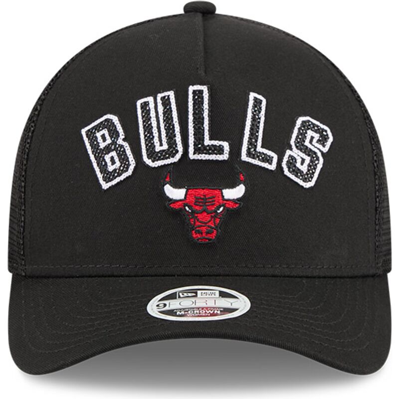 shapka-izvita-traker-cherna-snapbek-9forty-m-crown-a-frame-pomp-na-chicago-bulls-nba-ot-new-era