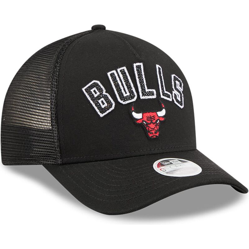 shapka-izvita-traker-cherna-snapbek-9forty-m-crown-a-frame-pomp-na-chicago-bulls-nba-ot-new-era