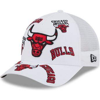 Шапка извита тракер бяла снапбек 9FORTY M-Crown A Frame All Over на Chicago Bulls NBA от New Era